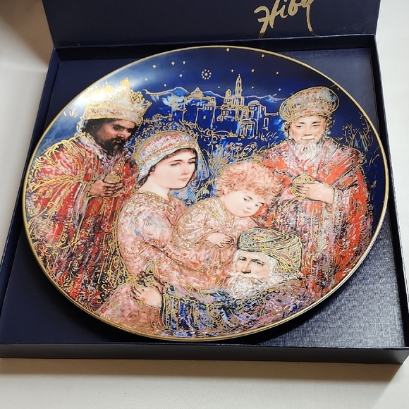 The Edna Hibel chrismas Plate For 1986, "The Gift Of The Magi" - Picture 1 of 11